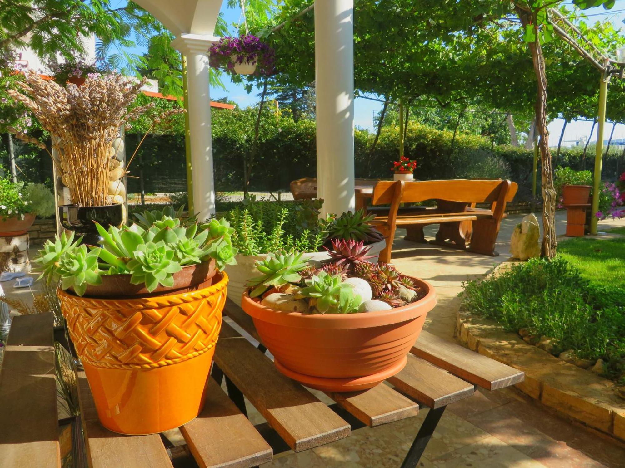 Beach Apartments Roza - The Garden Apartment Weißenburg Exterior foto